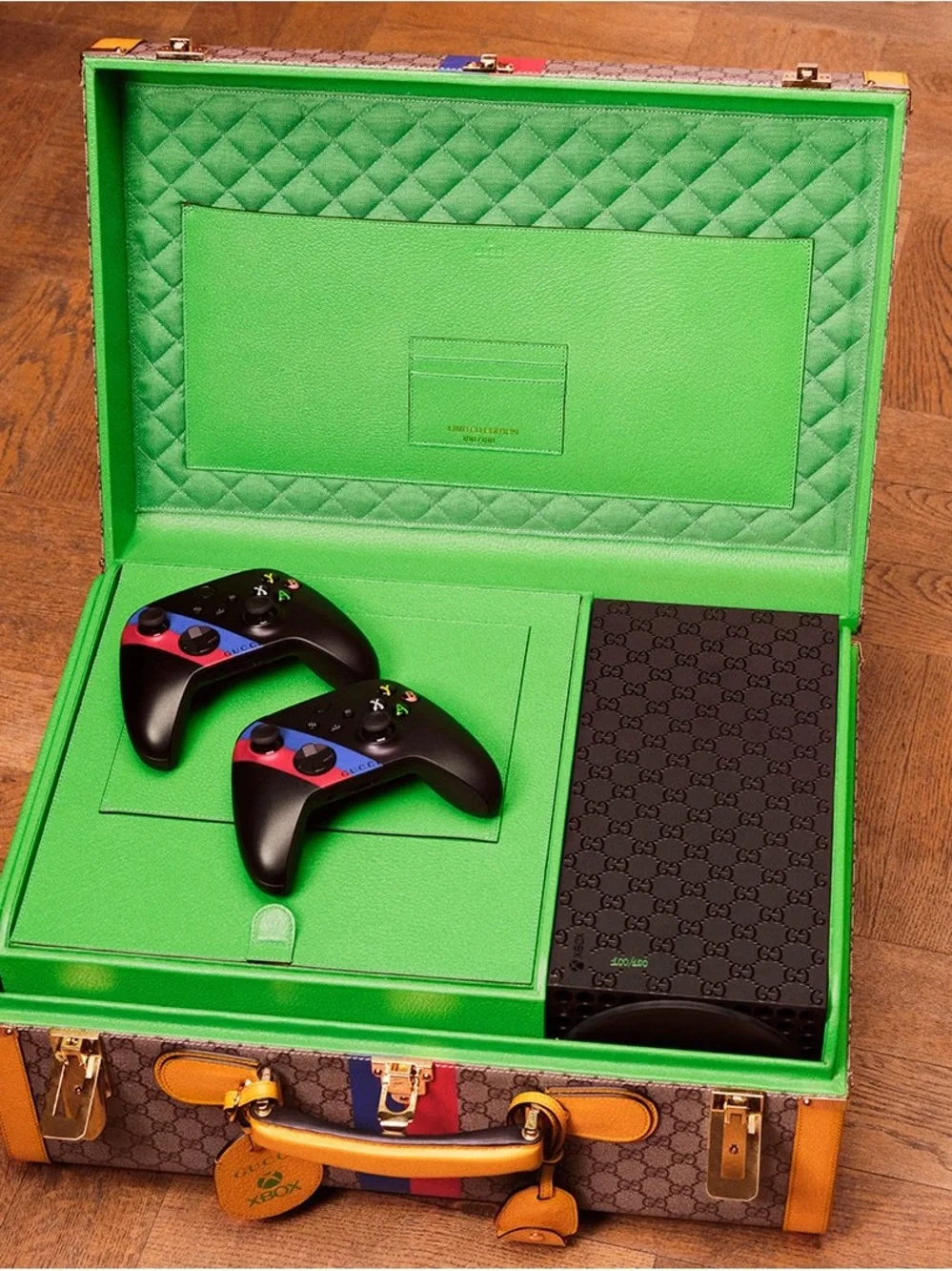 Microsoft Xbox x Gucci Series X Special Edition (US Plug) Console Bundle - Picture 12 of 14